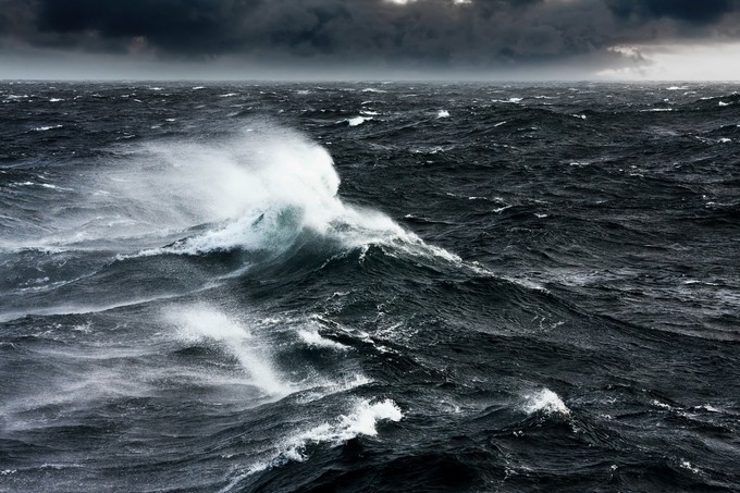 Waves Breaking and Spraying at High Seas